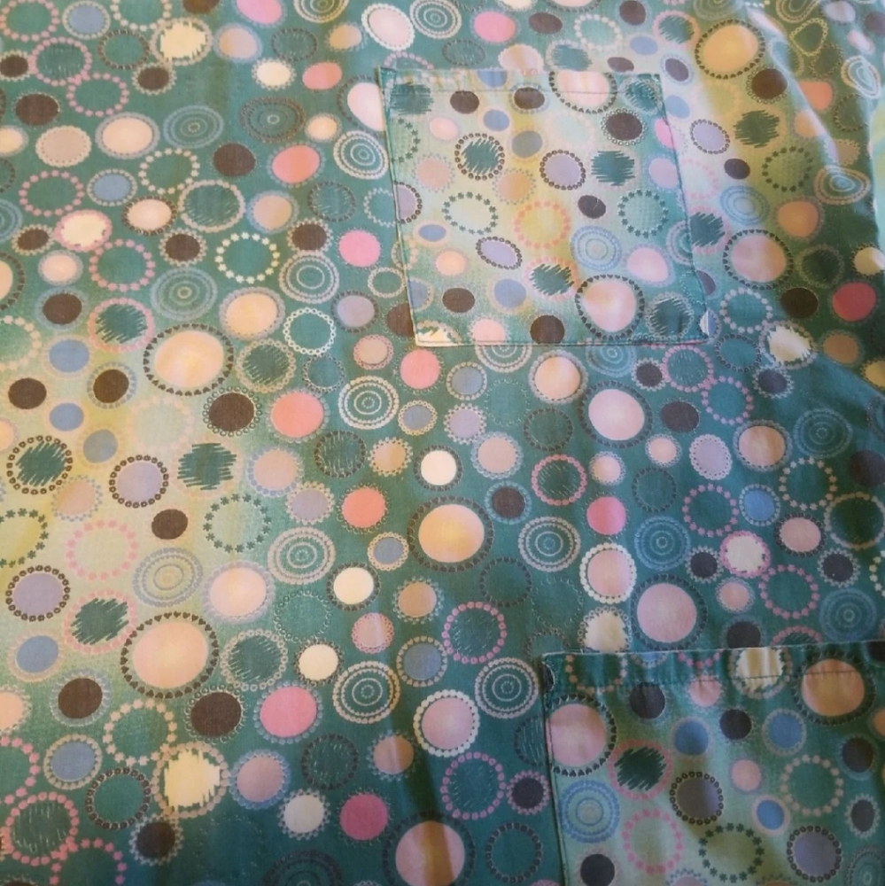 Scrub Top. Large. - Picture 3 of 4